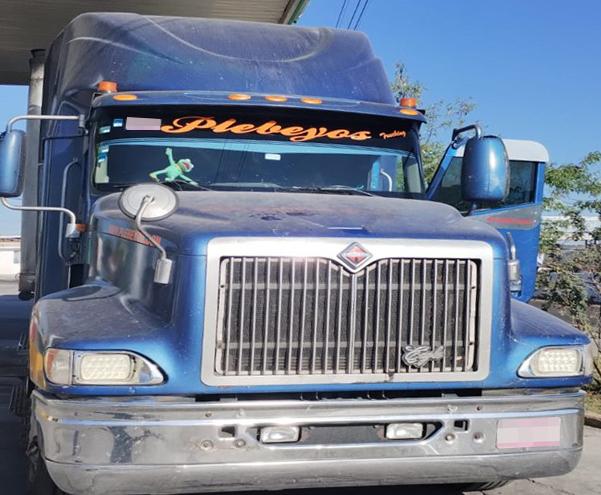 Asegura PGJE en Xaltocan tractocamión que contaba con número de serie y de motor distintos